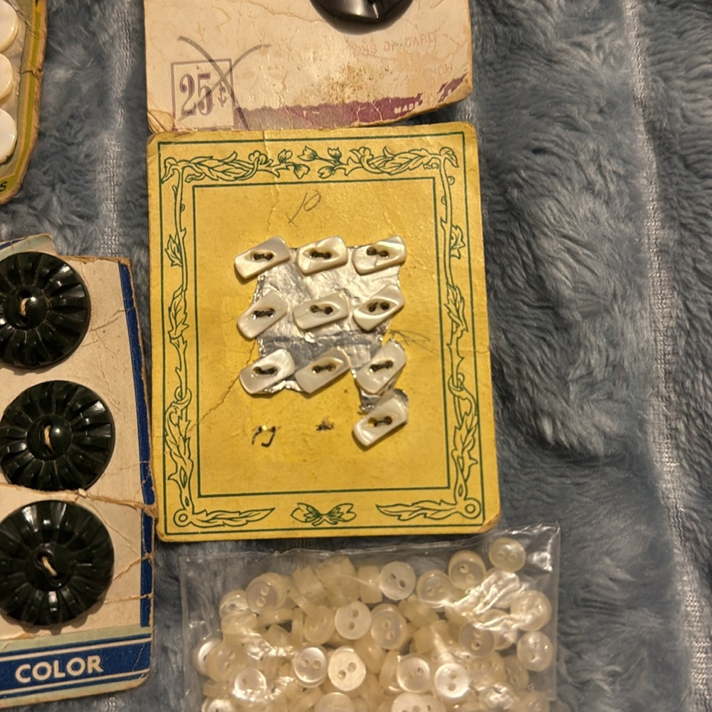Lot of vintage buttons - Picture 5 of 10